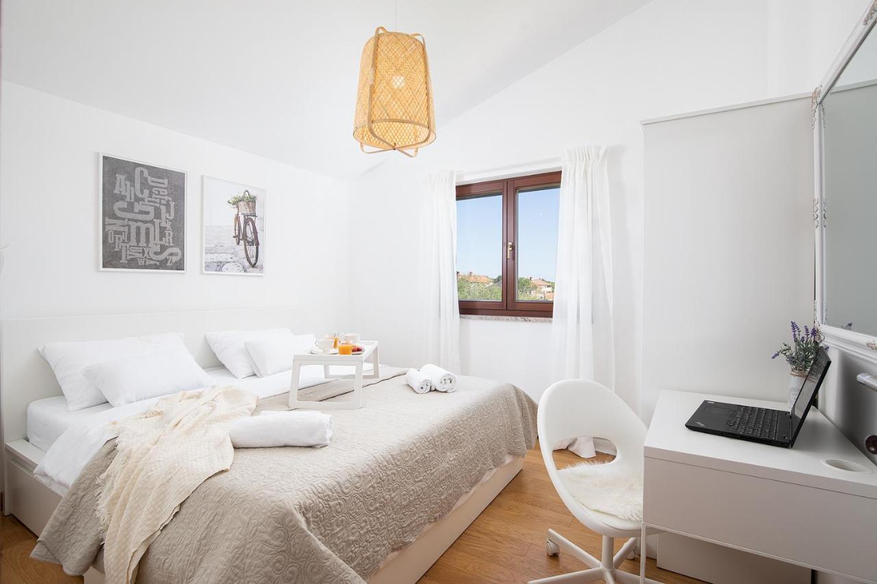Cesare Apartment, With Swimming Pool And Sea View Ližnjan Exteriör bild